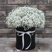 Цветочная композиция из Гипсофила в шляпной коробке в Большое Мурашкино