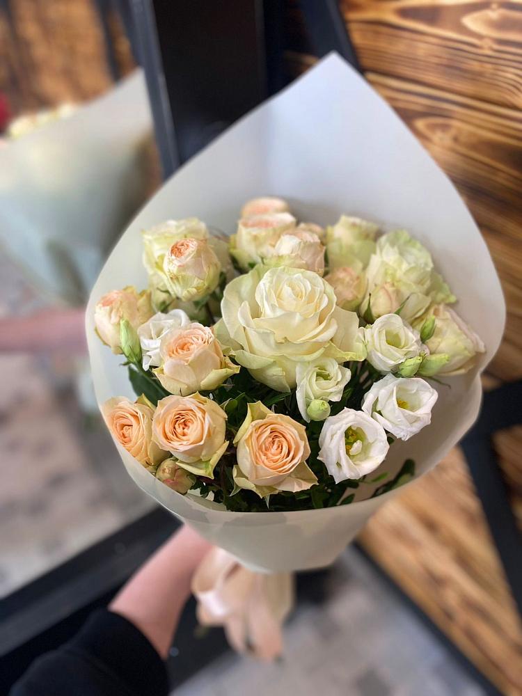 Букет цветов из: Розы и Лизиантусы в Большое Мурашкино